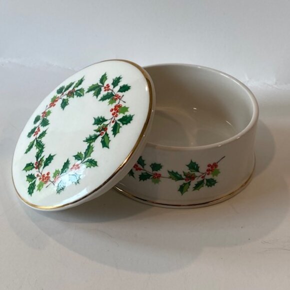 Vintage Sadler England Holly lidded Trinket box - Picture 8 of 9
